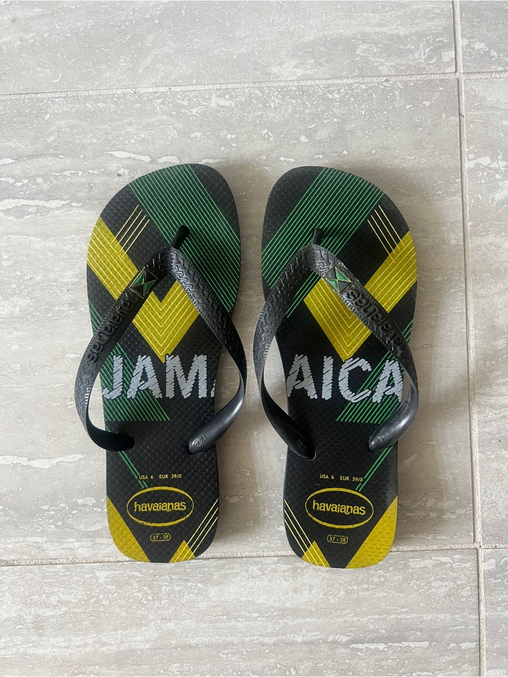 Havaianas Jamaica Graphic Flip Flops - Black, Green & Yellow Chevron